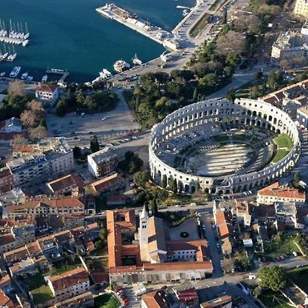 Appartement In Pula Mit Terrasse, Garten Und Grill Štinjan Eksteriør bilde