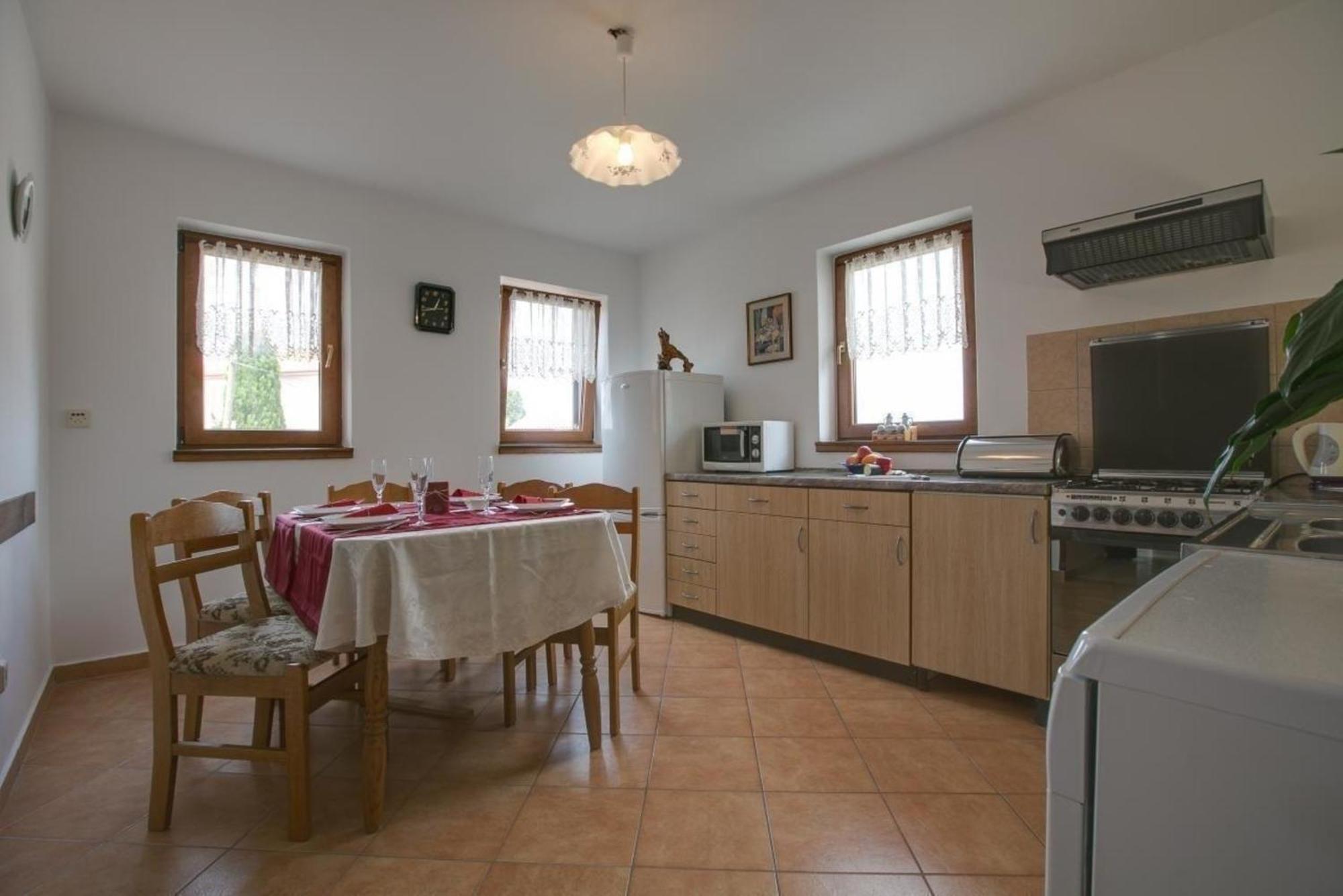 Appartement In Pula Mit Terrasse, Garten Und Grill Štinjan Eksteriør bilde