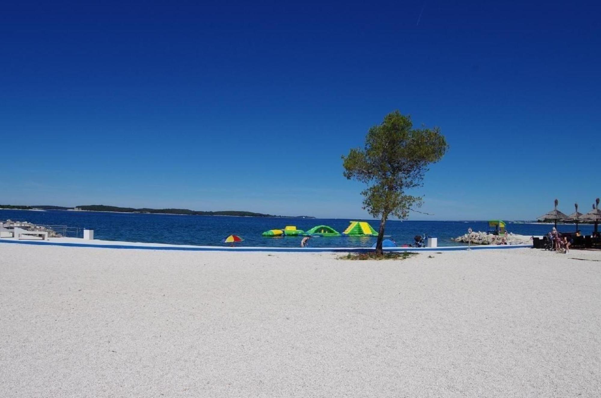 Appartement In Pula Mit Terrasse, Garten Und Grill Štinjan Eksteriør bilde