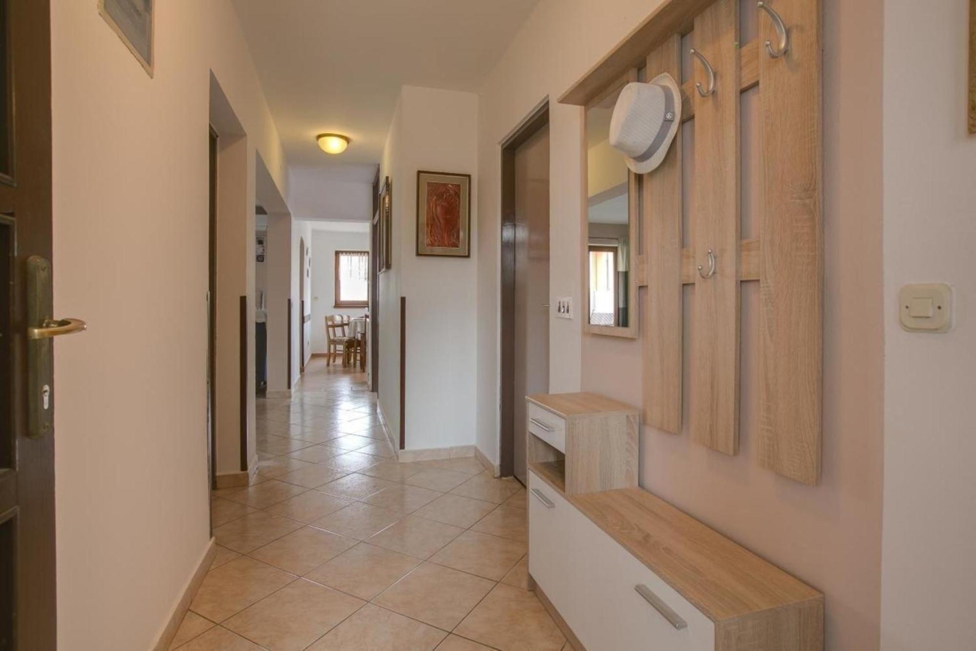 Appartement In Pula Mit Terrasse, Garten Und Grill Štinjan Eksteriør bilde